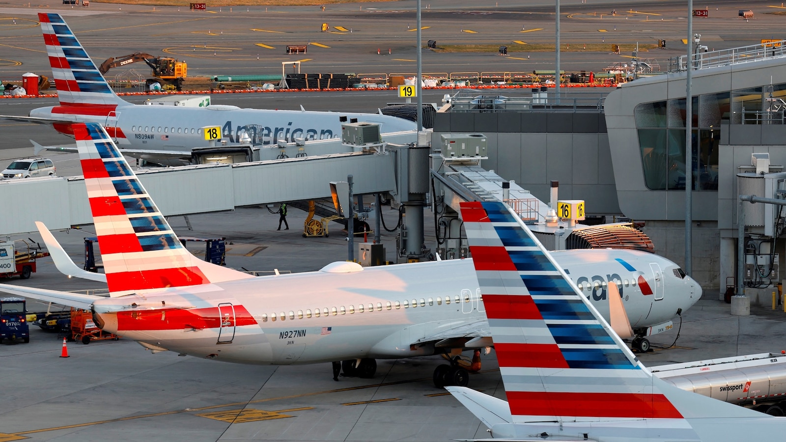 american-airlines-flight-diversion-bird-strike