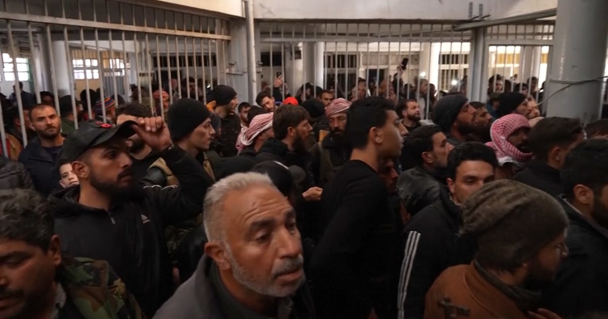 saydnaya-prison-families-search